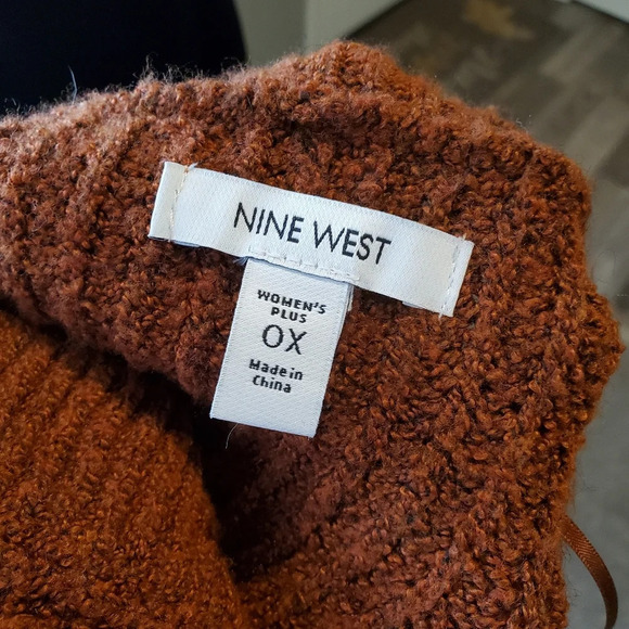 NWT Plus Size Nine West V-Neck Stitch Front Tunic Sweater - Picture 4 of 13